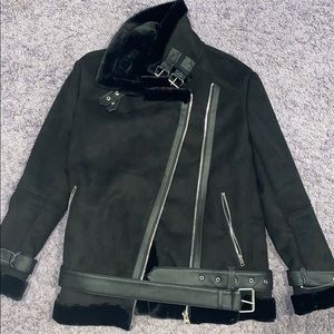 TOPSHOP Black Coat with fur inside - size US 6